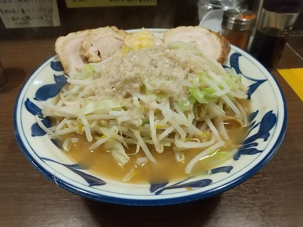 「らーめん太麺＋チャーシュー２枚」@豪麺MARUKOの写真