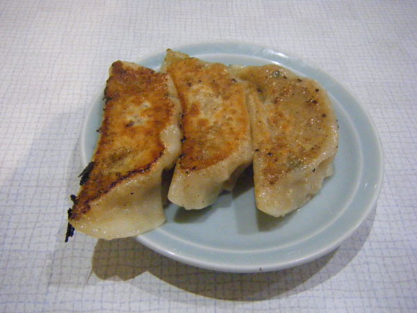 「ハーフ餃子」@ごくうラーメン大千元の写真