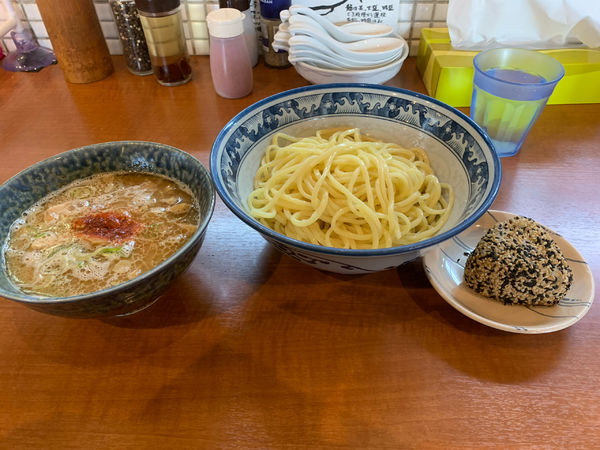 「つけめん大盛850円ランチ時おにぎりサービス」@中華そば 中村屋の写真