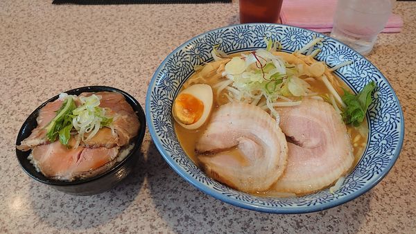 「味噌ラーメン 870円 + レアチャーシュー丼 210円」@麺処 かつ善の写真