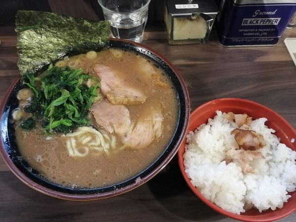 「ラーメン　800円　小ライス　120円」@神田ラーメン わいず 神田本店の写真