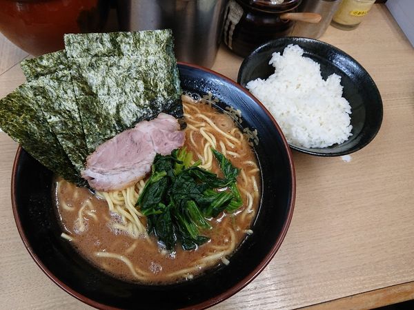「ら～めん中７５０円（ご飯無料）」@横浜らーめん 武蔵家 池袋店の写真