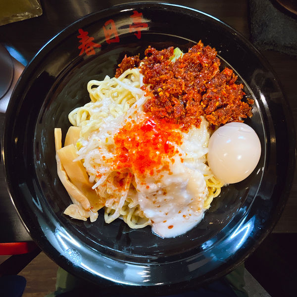 「鳥豚油そば（中）＋味付煮玉子＋海老辛ジャン」@油そば 春日亭 渋谷店の写真
