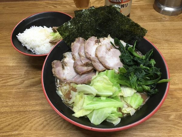 「キリン一番搾り生中瓶→チャーシューメン＋キャベツ＋半ライス」@麺家 紫極の写真