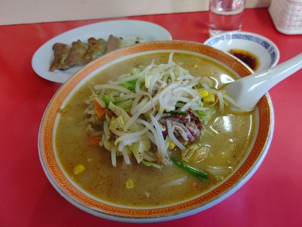 「カラミソタンメン(並盛)650円＋ギョーザ350円」@やっちゃんギョーザの写真