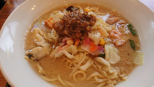 「（期間限定）背油とんこつ醤油 麺２倍」@長崎ちゃんぽん リンガーハット 松戸八柱店の写真