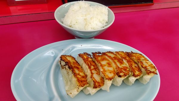 「新規LINEクーポン無料餃子」@ラーメン山岡家 小山田間店の写真