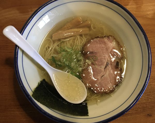 「塩ラーメン(大盛、670¥)」@上州地鶏ラーメン 翔鶴の写真