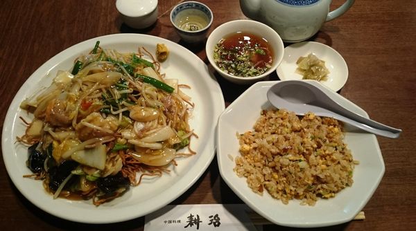 「パリパリの焼きそば 五目炒飯」@中国料理 耕治 魚町本店の写真