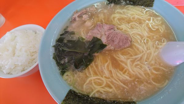 「ラーメン小ライスセット」@ラーメンショップ 小野路店の写真