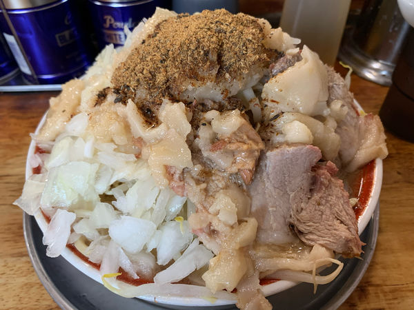「小ラーメン　ヤサイマシ　ニンニク　脂　魚粉　玉ねぎマシマシ」@麺でる 多摩センター店の写真