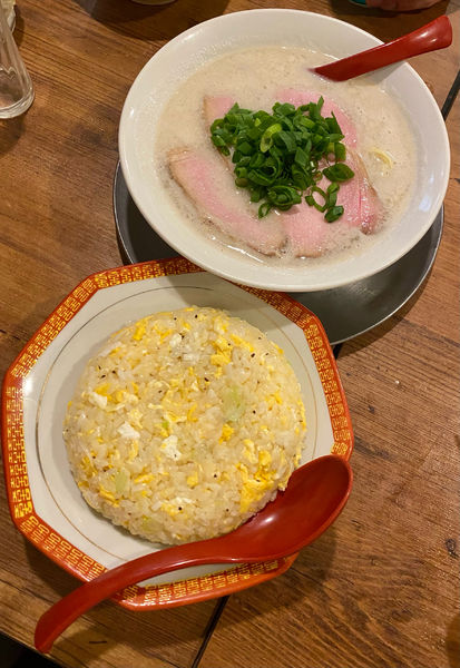 「限定・塩豚骨らぁめんと玉子炒飯 (仮称)」@立ち呑み居酒屋 金町製麺の写真