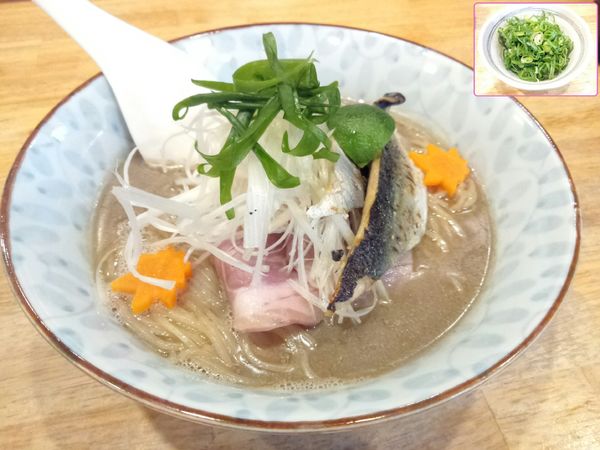 「【限定】さんまそば ￥900・九条ねぎ ￥110」@寿製麺よしかわ 坂戸店の写真