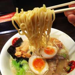 熟成豚骨醤油ラーメン全部のせ(税込990円)