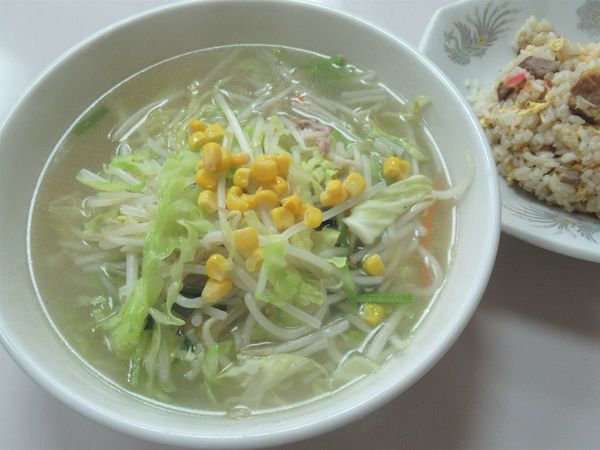 「タンメン(830円)+半チャーハン(390円)」@ラーメンさくらいの写真