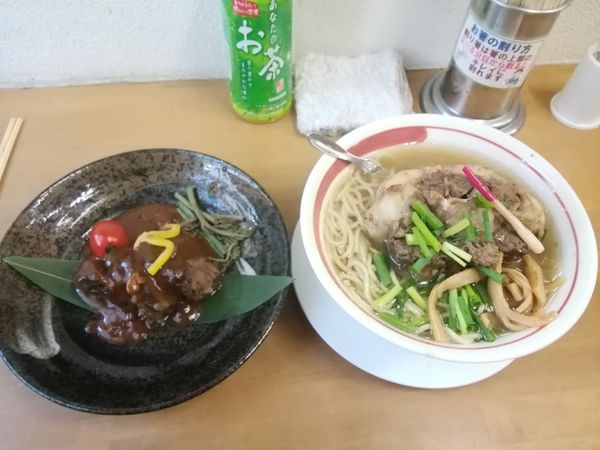「11周年限定　和牛尻尾ラーメン　和牛頬肉ワイン煮込みセット」@MENYA 食い味の道有楽の写真