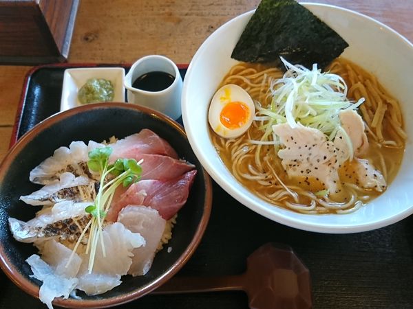 「【限定】アラ出汁らーめんと海鮮丼 ￥980」@和風らーめん 凪の写真