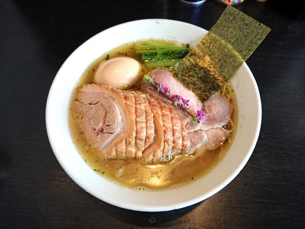 「塩煮干しそば+厚切り豚x2」@陽はまたのぼるの写真