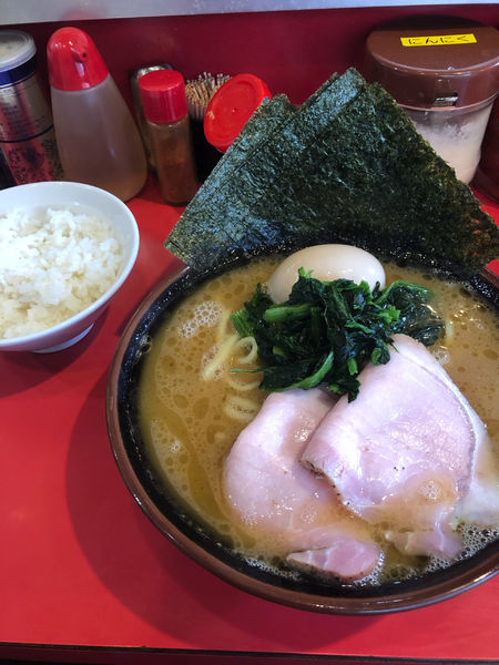 「昼飯セット、硬め濃いめ」@どんとこい家の写真