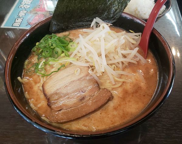 「マー油豚骨まんぷくセット（880円）」@拉麺福徳 永山店の写真