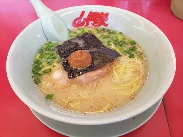 「朝ラーメン（麺硬、普通、普通」@ラーメン山岡家 伊勢崎宮子店の写真