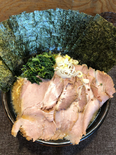 「チャーシュー麺大盛り　海苔増し」@替玉無双 豚ざむらいの写真