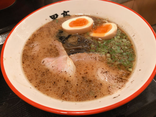 「ラーメン　半熟味玉」@黒亭 本店の写真