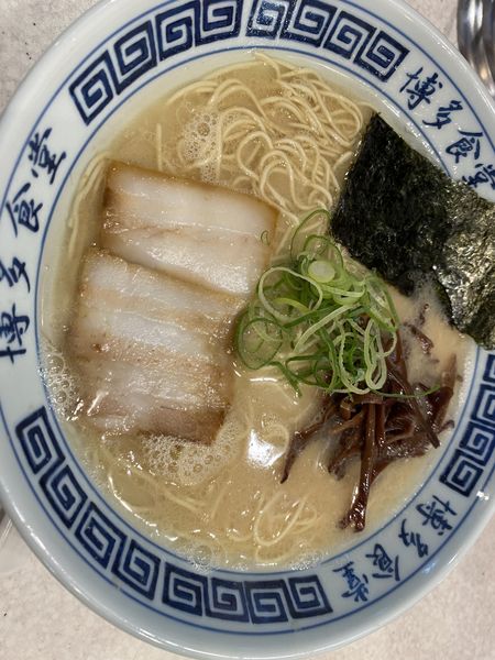 「博多ラーメン+ご飯」@博多食堂 新宿店の写真