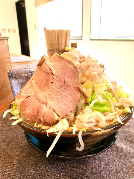 「豚ざむらい（二郎系、麺３００g）の大盛り！」@替玉無双 豚ざむらいの写真