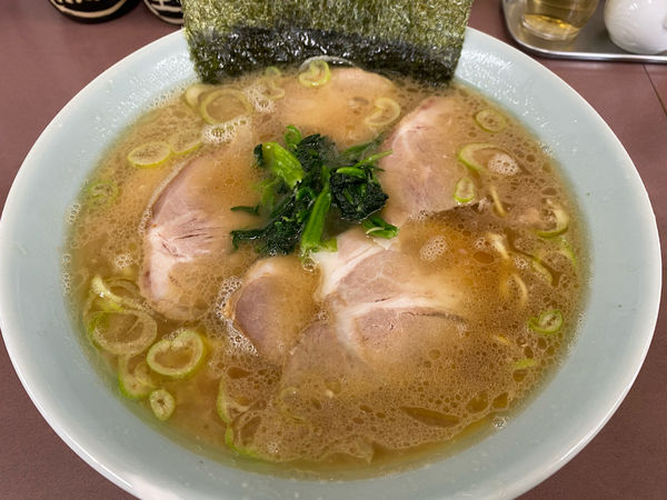 「らーめん 中 850円　チャーシュー 230円」@本牧家 本店の写真