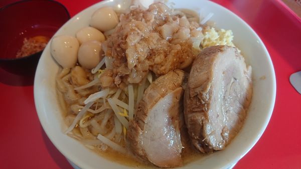 「ラーメン+豚増し+うずら+節玉」@ボディブローの写真