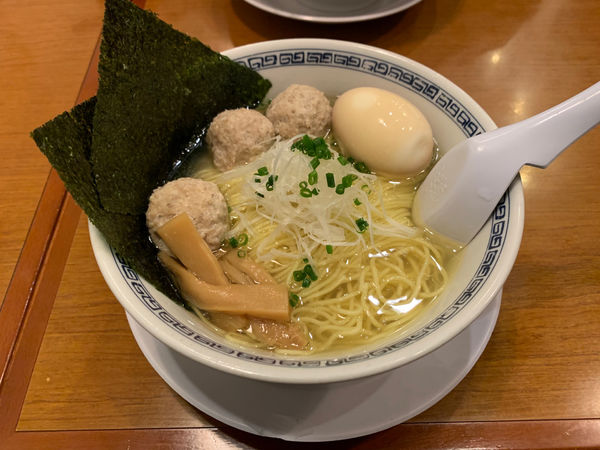 「味玉塩ラーメン（大盛）」@稲荷屋の写真
