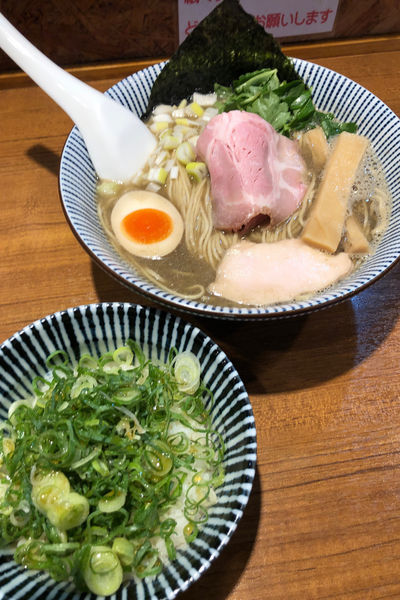 「一番搾りの煮干しそば ＋ 九条ねぎ飯」@寿製麺よしかわ 川越店の写真