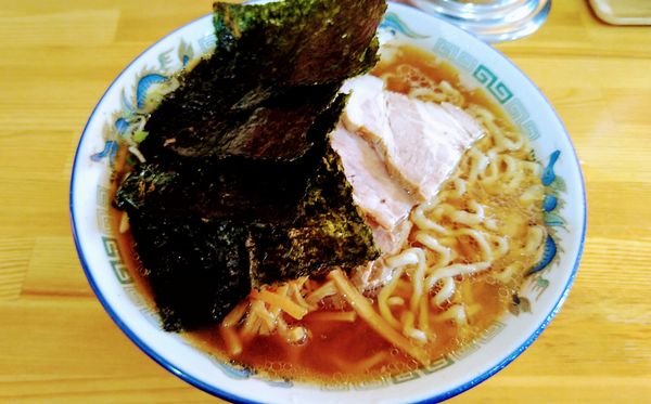 「普通(油ぽく･濃い口)+海苔」@ケンちゃんラーメン 八戸店の写真