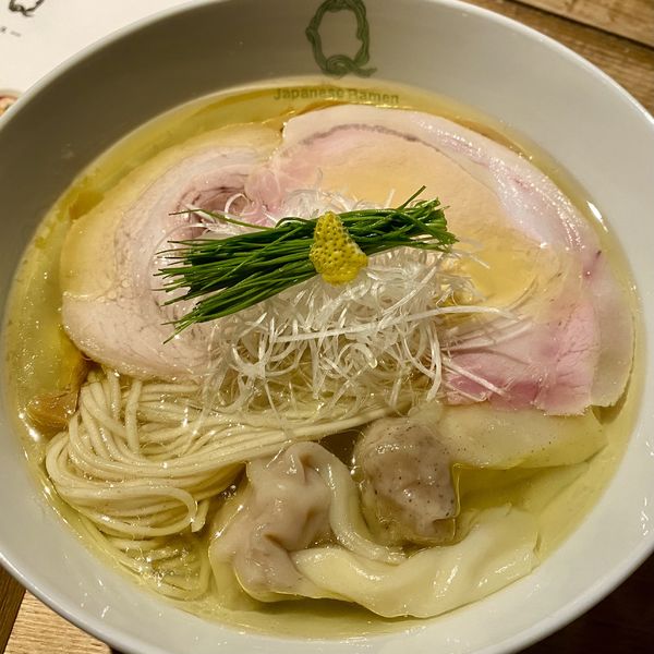 「塩わんたん麺」@Japanese Ramen Noodle Lab Qの写真