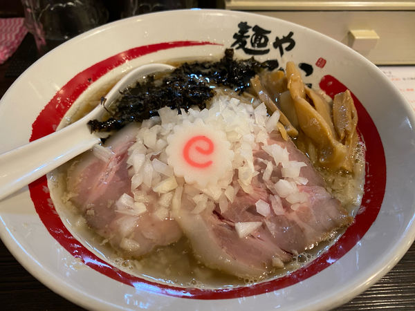 「背脂醤油そば」@麺や でこの写真