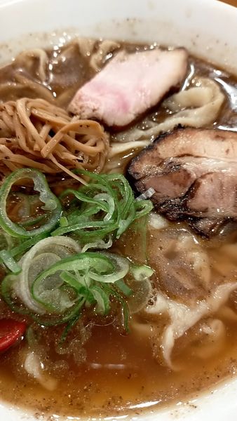 「喜多方煮干しラーメン梅おにぎり」@麺や 七彩 八丁堀店の写真