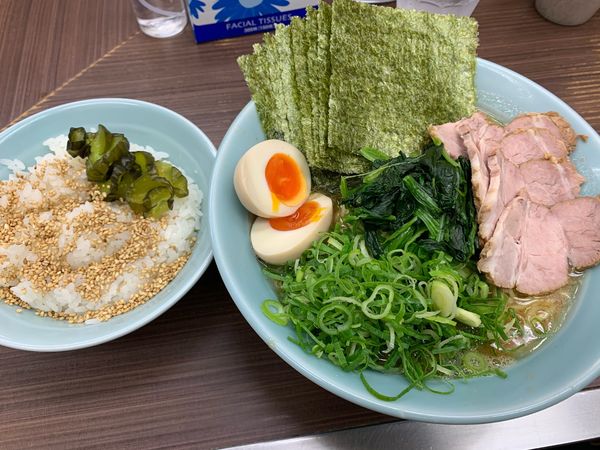 「全部乗せ（中）」@横浜家系らーめん 武蔵家 川口店の写真