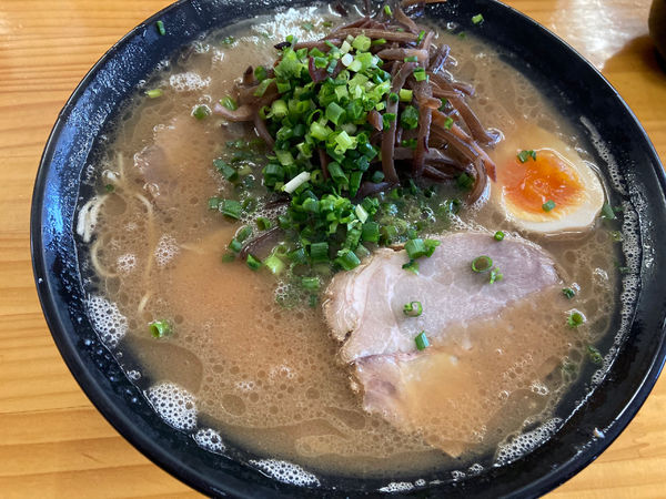 「豚骨チャーシューメン+高菜」@豚骨ラーメン 新井商店の写真