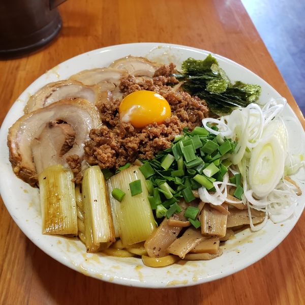 「まぜそば（特盛）＋焼豚」@燕返しの写真