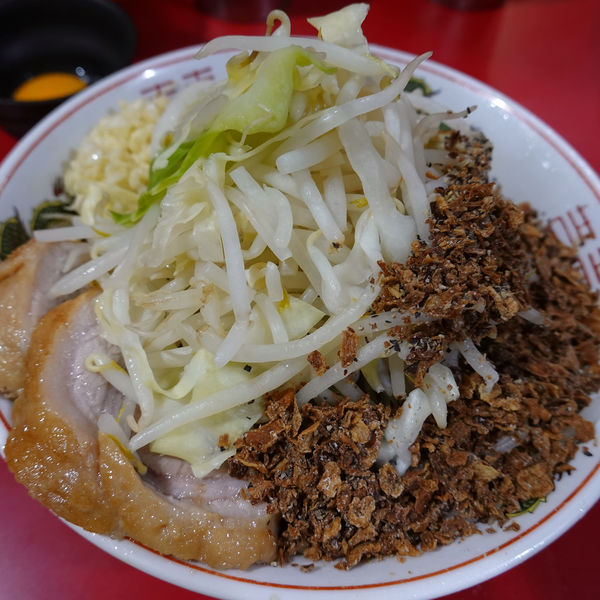 「汁なし変更券 100円 + ラーメン（豚2枚）800円（蒜）」@ラーメン二郎 札幌店の写真