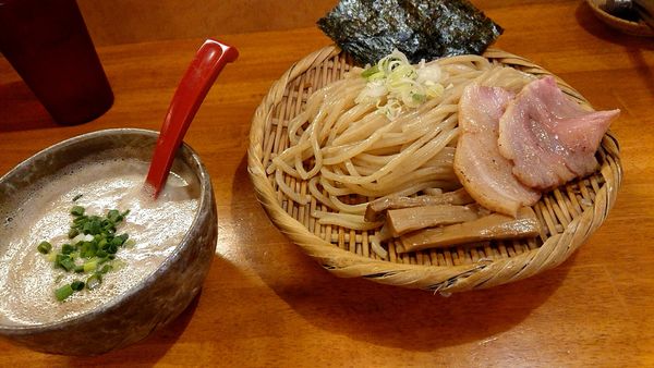 「秋刀魚の燻製つけめん(900円税込)」@豚骨らーめん れんの写真