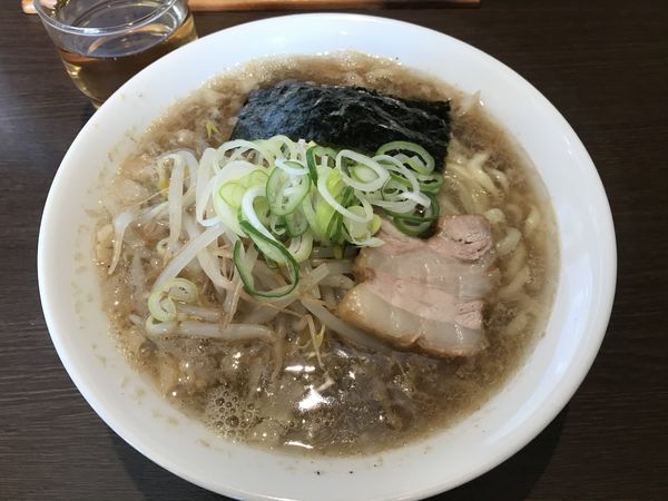「背脂煮干し醤油 拉麺並盛 800円」@麺処 遊 蕨店の写真