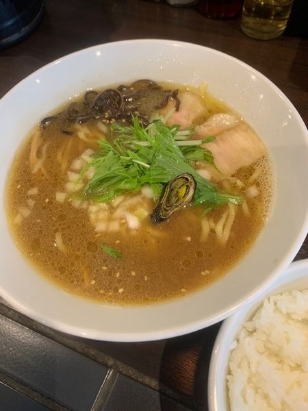 「醤油そば 830円　平日ランチサービスライス」@柳屋 銀次郎の写真