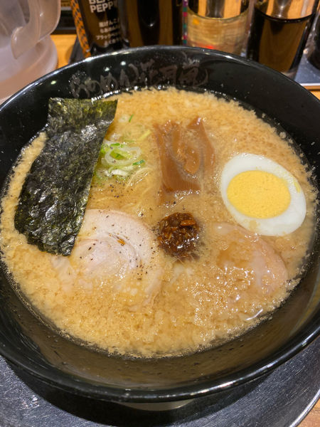 「嵐げんこつラーメン➕背脂多め➕麺固め➕ライス（無料）」@らあめん花月嵐 錦糸町北口店の写真