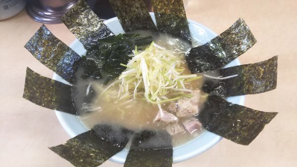 「ネギラーメン海苔トッピング」@とんとんラーメンの写真