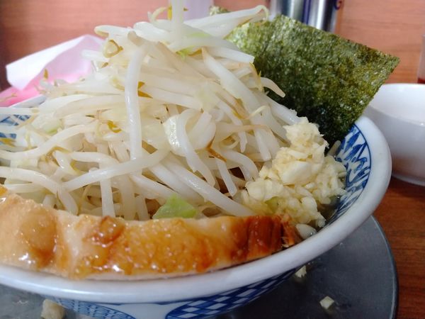 「#ラーメン #770円 #味付き脂 #きくらげ #葱 #ニンニク」@ラーメン ぶぅさんの写真