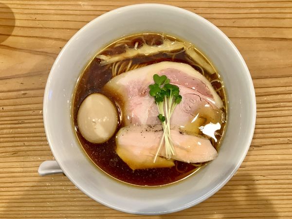 「アサヒスーパードライ生 中瓶 → 醤油味玉らーめん」@麺屋鈴春の写真
