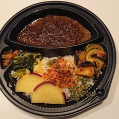 カレーと家具。 sii houseの画像