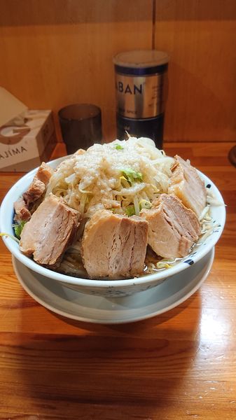 「チャーシュー麺大盛  野菜マシ  ニンニク  油」@連の写真